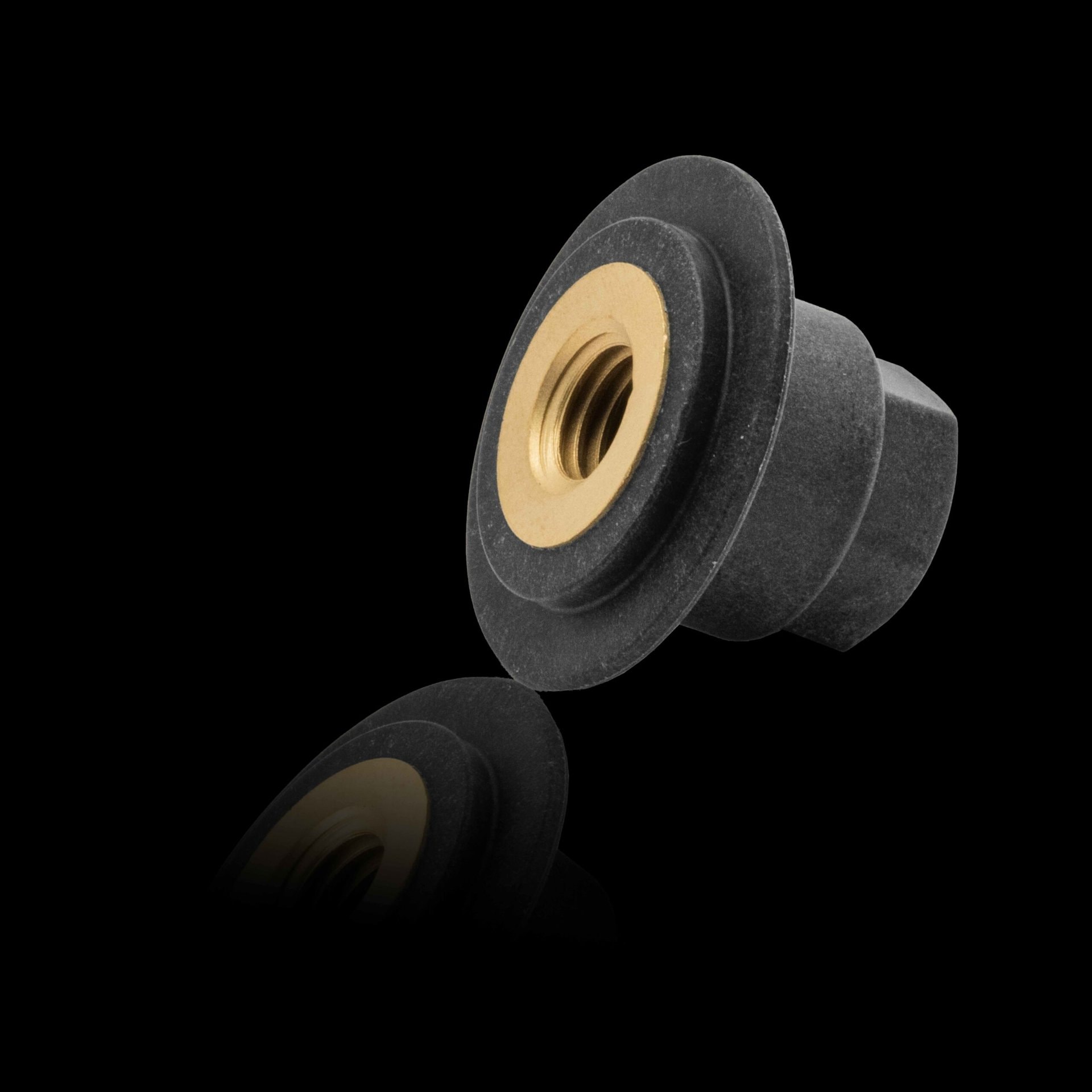 Spritzguss Kleinserie – Umspritzung von Kontaken, Kabeln und Buchsen